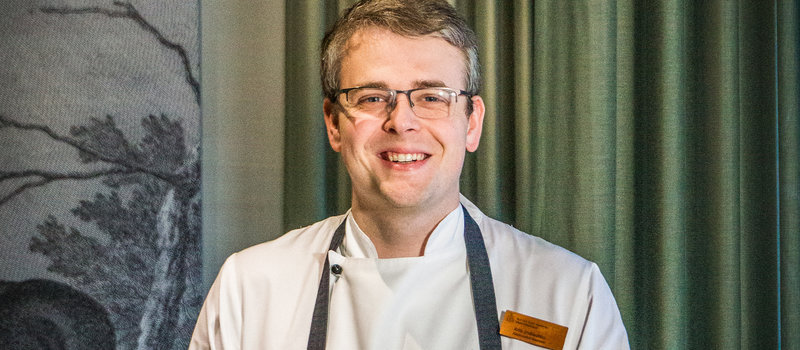Eric Jadischke, der Gourmet Küchenchef lächelt in die Kamera