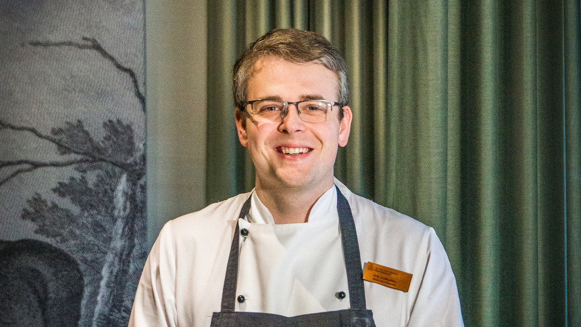 Eric Jadischke, der Gourmet Küchenchef lächelt in die Kamera