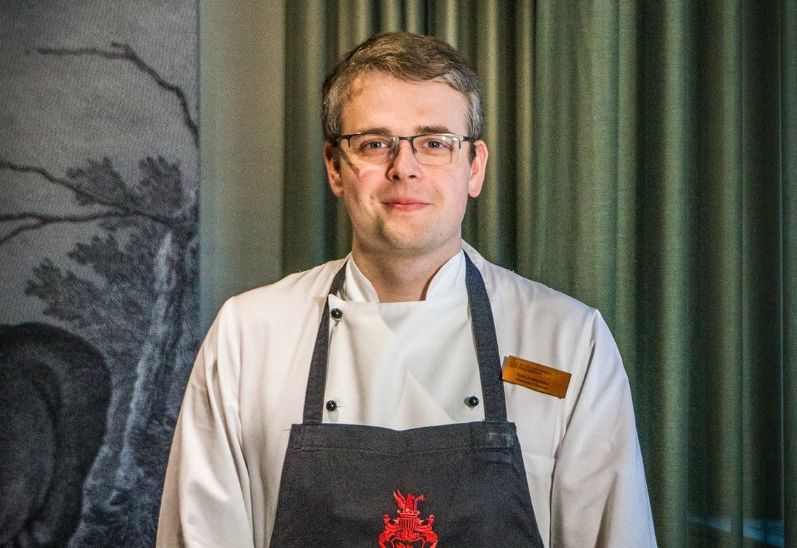 Portrait von Eric Jadischke, der Gourmet Küchenchef im Restaurant Silberstreif